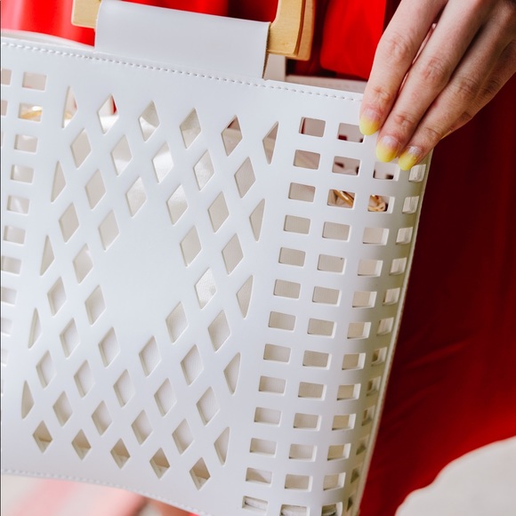 Joy Susan Madison Crossbody Bag in White - Picture 6 of 8